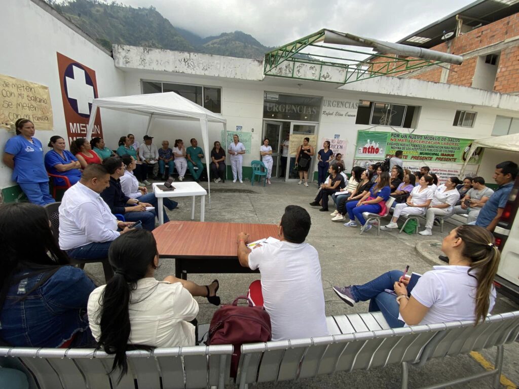Trabajadores del Hospital Santa Lucía en Cajamarca completan 15 días en paro