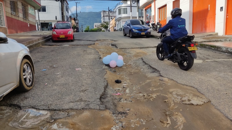 Comunidad le celebró el “cumplemés” a una trocha en Ibagué Comunidad le celebró el “cumplemés” a una trocha en Ibagué