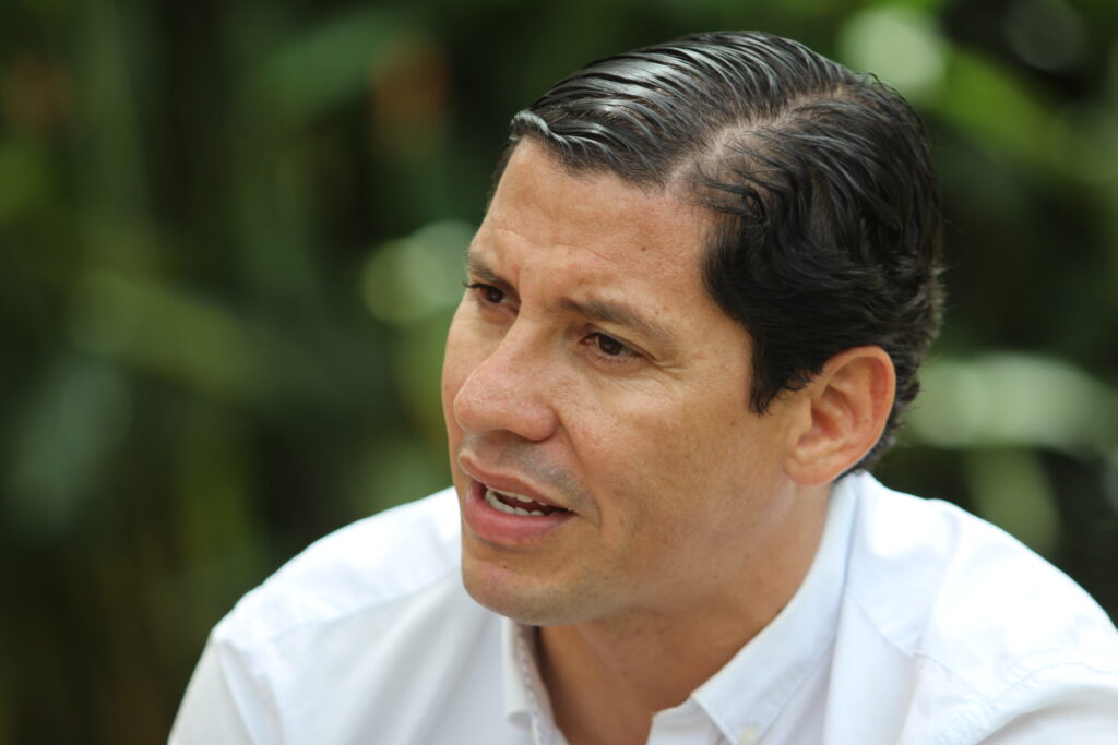 “Los candidatos alternativos e independientes debemos de despojarnos de los egos y ambiciones de poder”: Camilo Delgado “Los candidatos alternativos e independientes debemos de despojarnos de los egos y ambiciones de poder”: Camilo Delgado