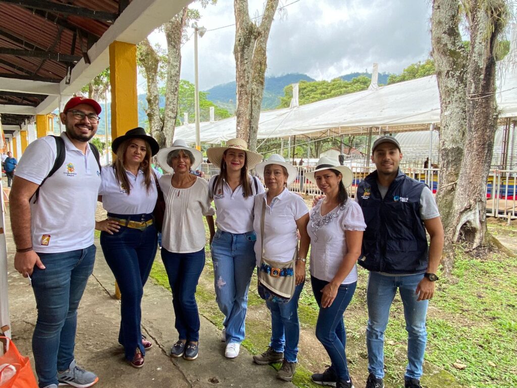 Empoderando a mujeres de Ibagué: la historia de la asociación ‘Manos Amigas’ Empoderando a mujeres de Ibagué: la historia de la asociación ‘Manos Amigas’