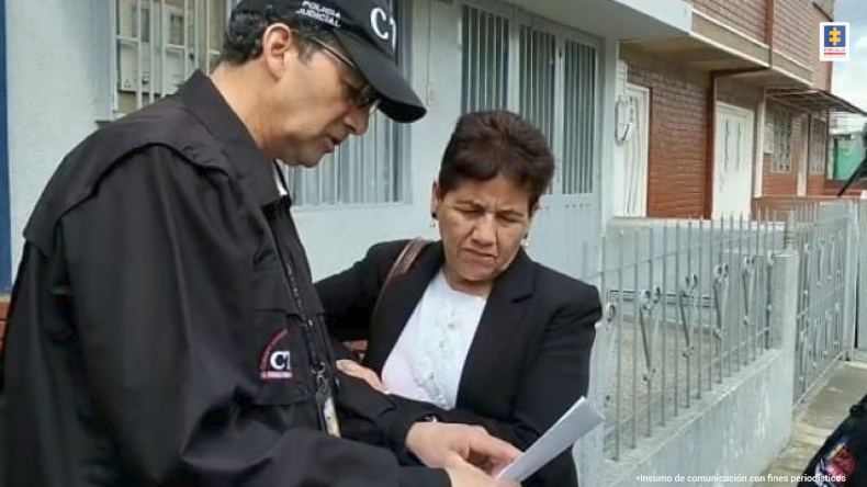 Caen presuntos integrantes de red que se dedicaba a falsificar diplomas de bachiller y pregrado en Bogotá Caen presuntos integrantes de red que se dedicaba a falsificar diplomas de bachiller y pregrado en Bogotá