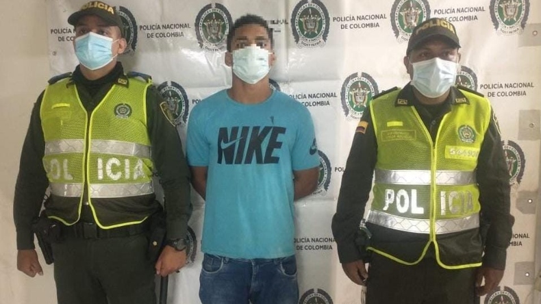 Hombre intimidó con un arma de juguete y retuvo a una mujer en un taxi durante dos horas en Ibagué