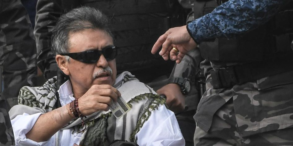 ‘Jesús Santrich’ quedó libre y va camino a la sede del partido de las Farc ‘Jesús Santrich’ quedó libre y va camino a la sede del partido de las Farc