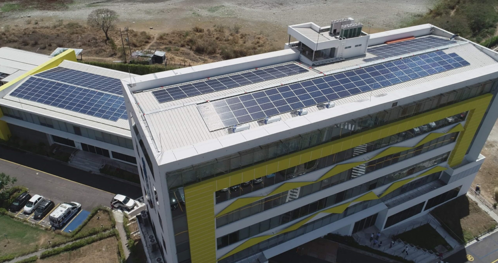 Clínica oncológica del Tolima cuenta ahora con un techo de paneles solares