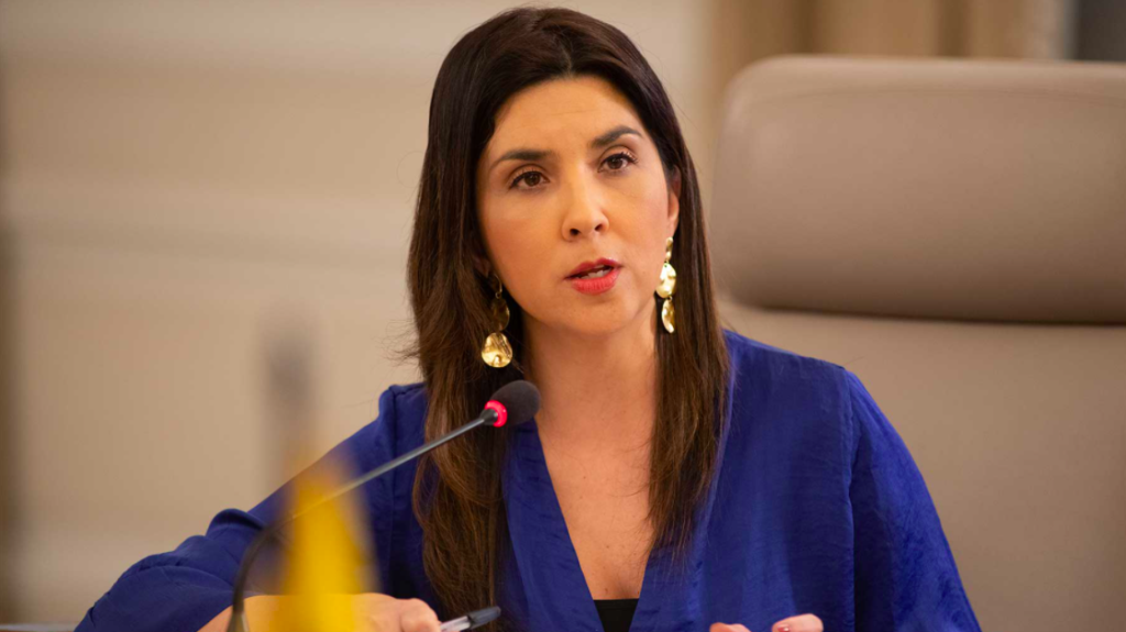 “Gobierno ha tenido más de 300 espacios de conversación con los maestros”: Mineducación “Gobierno ha tenido más de 300 espacios de conversación con los maestros”: Mineducación