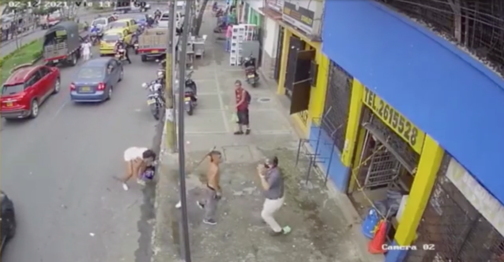 Video de cámara de seguridad captó otro atraco con machete en Ibagué