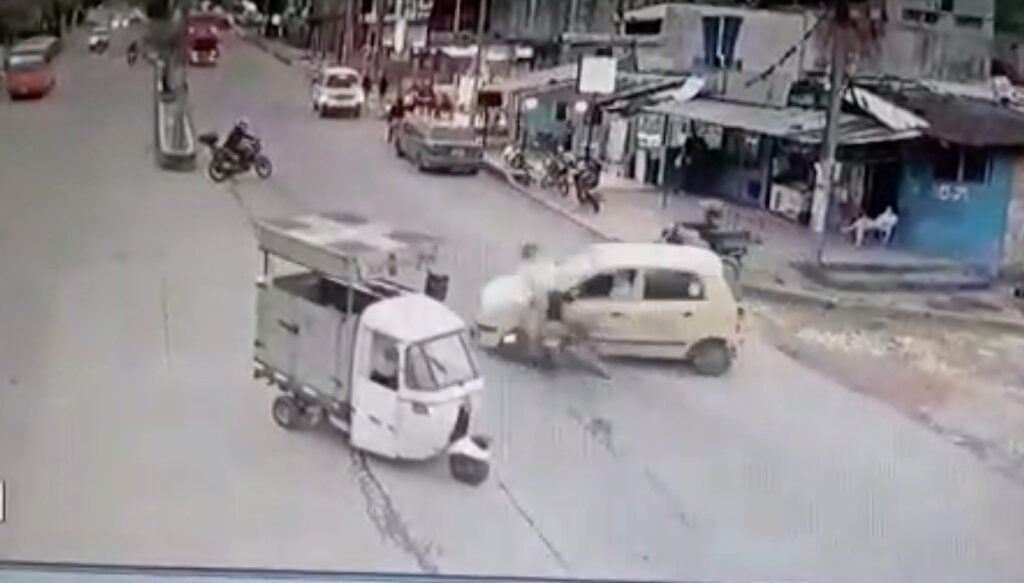 Motociclista sufrió violento choque contra un taxi en el sur de Ibagué