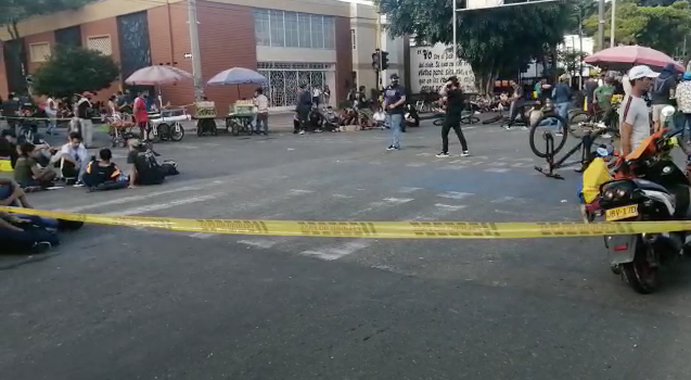 Manifestantes bloquean calle 42 con carrera Cuarta Estadio y calle 60 con Quinta de Ibagué
