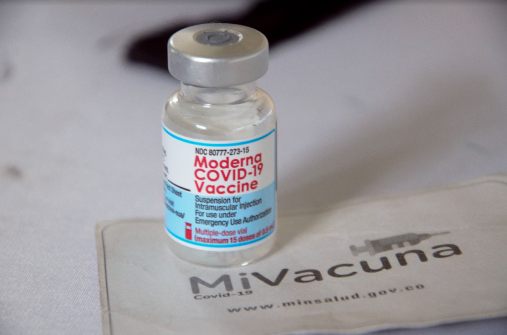 Llegaron 1.723.000 dosis de vacunas de Moderna a Colombia