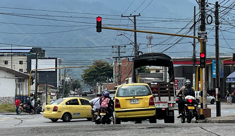 Fueron habilitadas las intersecciones semafóricas sobre la avenida Ferrocarril en Ibagué Fueron habilitadas las intersecciones semafóricas sobre la avenida Ferrocarril en Ibagué