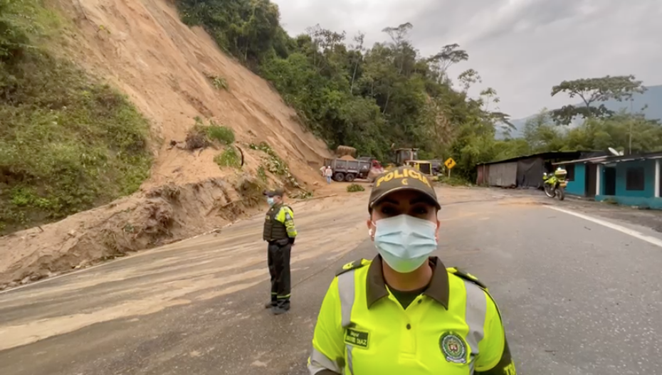 Permanece el cierre total de la vía Ibagué – Cajamarca por deslizamiento de tierra