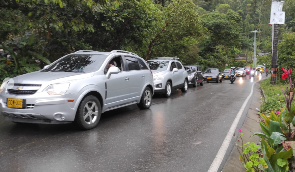 Trancones, puentes obsoletos,imprudencia vial y basuras son el panorama de cada fin de semana en el Cañón del Combeima