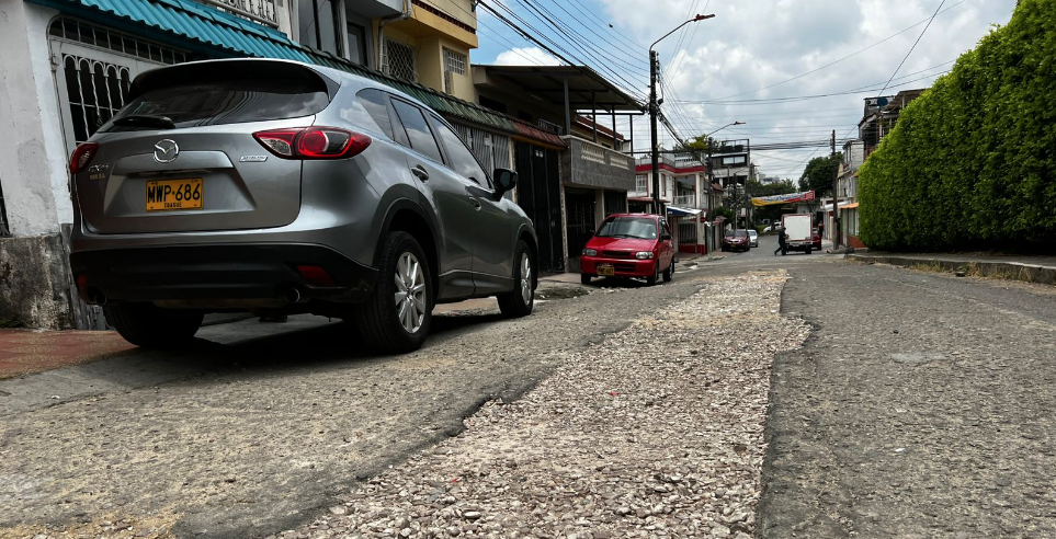 Residentes del barrio Limonar denuncian pésimo estado de la vía