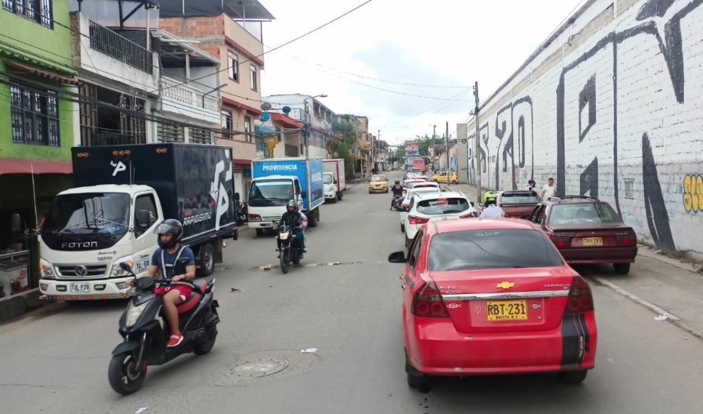 Ocupación del espacio público tiene desesperados a los residentes de la carrera Sexta Ocupación del espacio público tiene desesperados a los residentes de la carrera Sexta