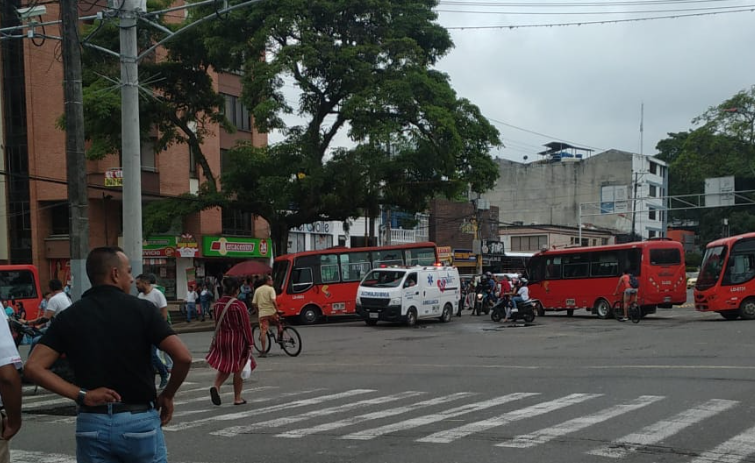 Bloqueos viales en Ibagué impiden el traslado de pacientes en ambulancias y la movilización de los carros de Bomberos Bloqueos viales en Ibagué impiden el traslado de pacientes en ambulancias y la movilización de los carros de Bomberos