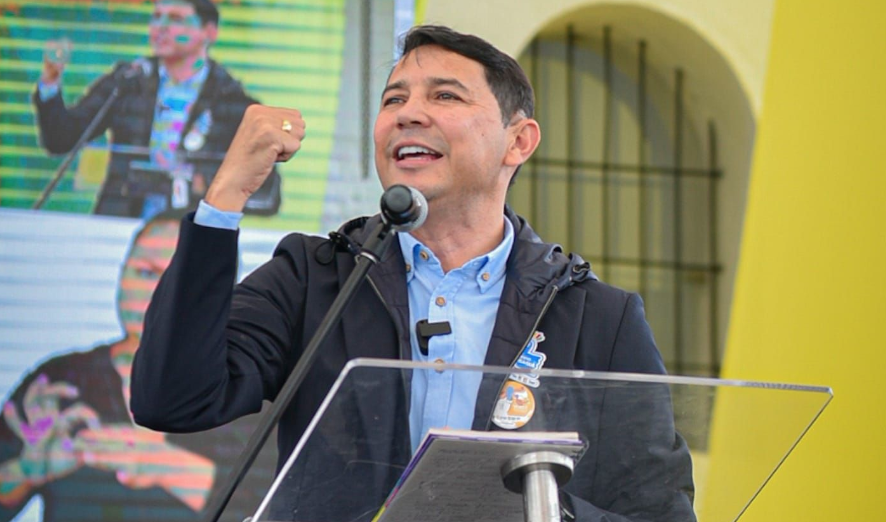 Hurtado lanza línea telefónica anticorrupción para prevenir el robo de recursos en su último año en la Alcaldía de Ibagué Hurtado lanza línea telefónica anticorrupción para prevenir el robo de recursos en su último año en la Alcaldía de Ibagué