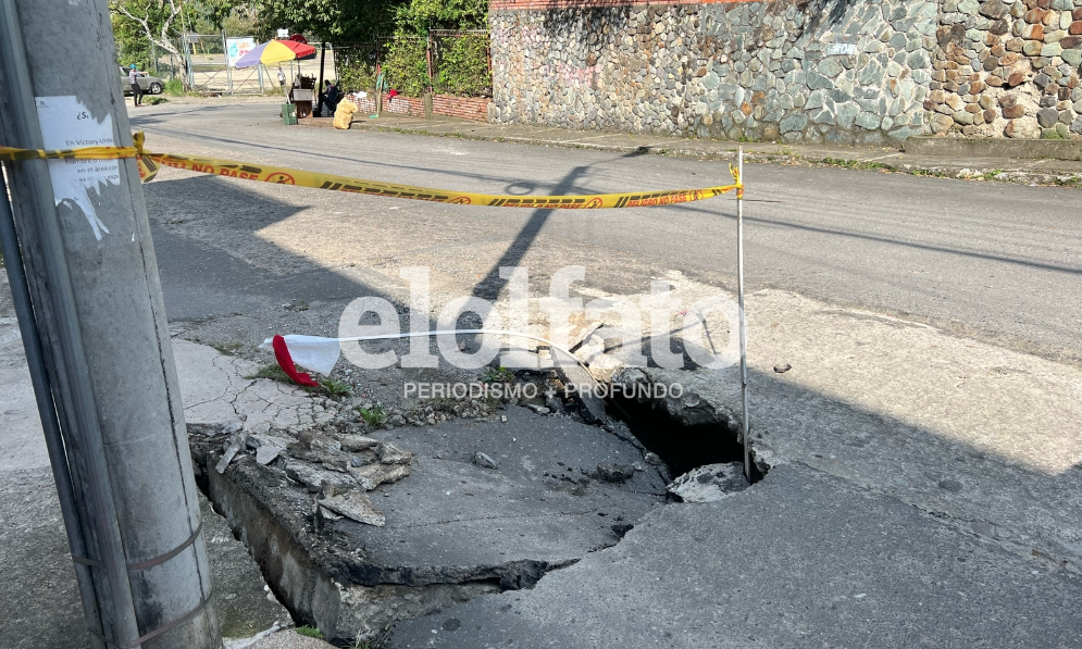 Habitantes del barrio San Simón llevan ocho años esperando que les arreglen una vía Habitantes del barrio San Simón llevan ocho años esperando que les arreglen una vía