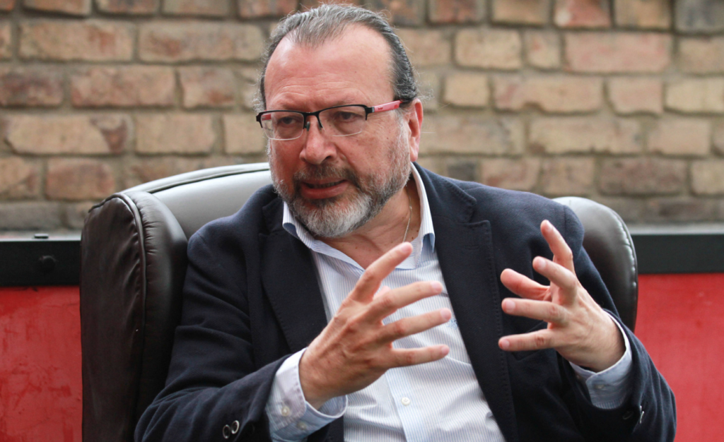 Grupos políticos respaldarán una eventual candidatura del escritor William Ospina Grupos políticos respaldarán una eventual candidatura del escritor William Ospina