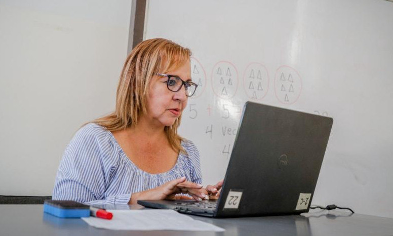 Docentes pueden postularse para trabajar en colegios oficiales a través de la plataforma Sistema Maestro Docentes pueden postularse para trabajar en colegios oficiales a través de la plataforma Sistema Maestro