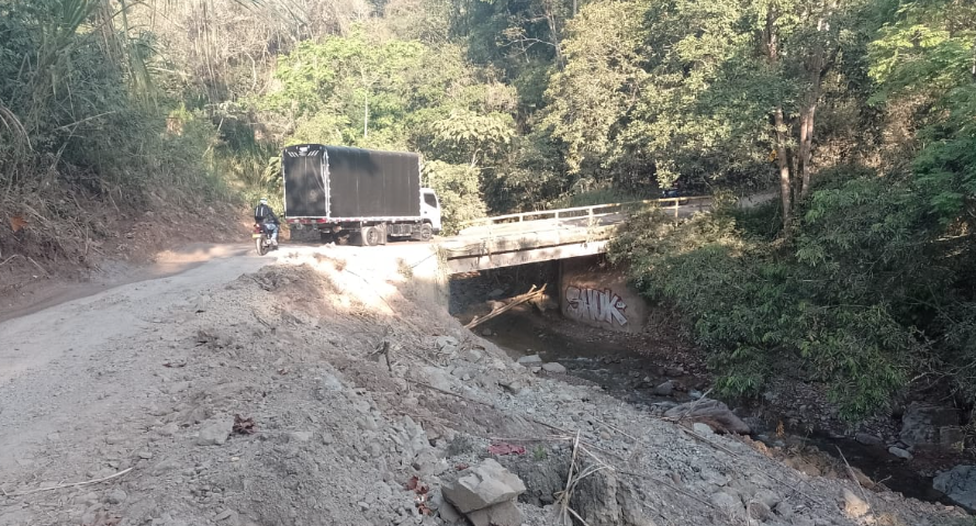 Puente vehicular en la vía Ibagué – Rovira está a punto de colapsar, denuncia la comunidad