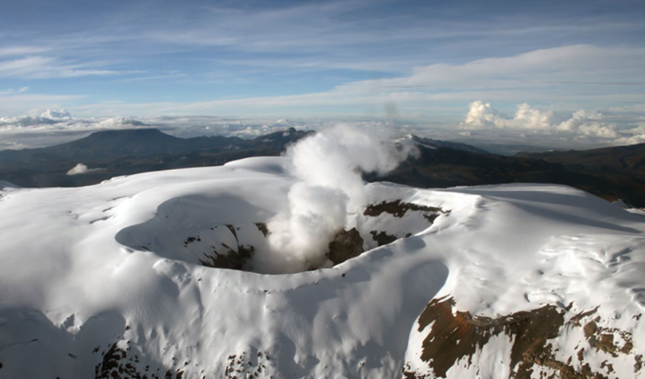 El Nevado del Ruiz “está dentro de las probabilidades que haga una erupción más grande”, pero no es inminente: Servicio Geológico Colombiano