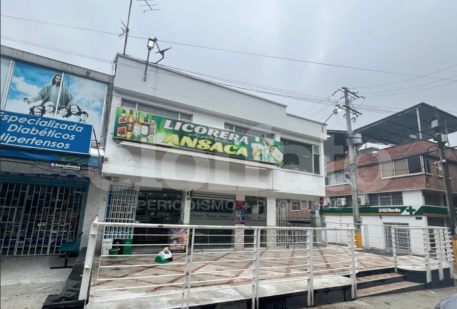 Delincuentes rompieron los vidrios de una licorera en Ibagué