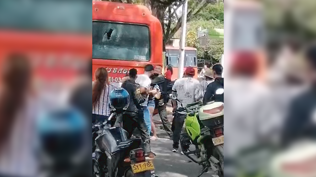 Caravana fúnebre terminó en riña y daños a una buseta en el norte de Ibagué Caravana fúnebre terminó en riña y daños a una buseta en el norte de Ibagué