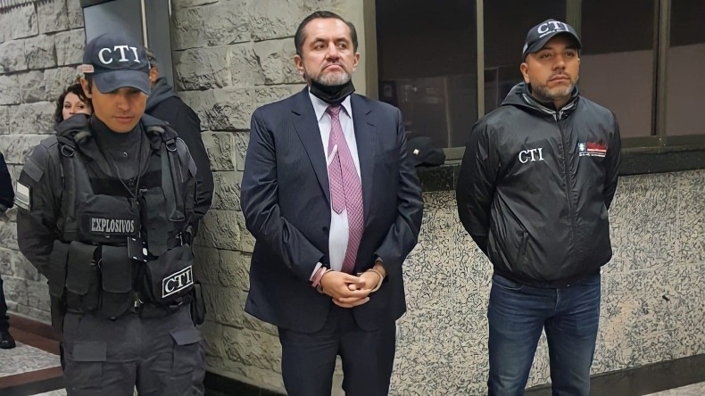 Fiscalía ocupó 31 bienes con fines de extinción de dominio al senador Mario Castaño Fiscalía ocupó 31 bienes con fines de extinción de dominio al senador Mario Castaño