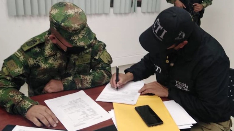 Cárcel a seis militares que habrían vendido armas a disidencias de las FARC en el Tolima y otros departamentos Cárcel a seis militares que habrían vendido armas a disidencias de las FARC en el Tolima y otros departamentos