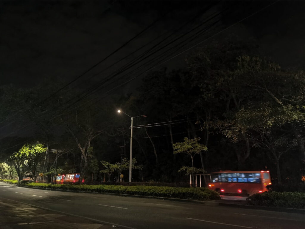 Carrera Quinta a oscuras: continúa la deficiente iluminación en el principal corredor vial de Ibagué Carrera Quinta a oscuras: continúa la deficiente iluminación en el principal corredor vial de Ibagué