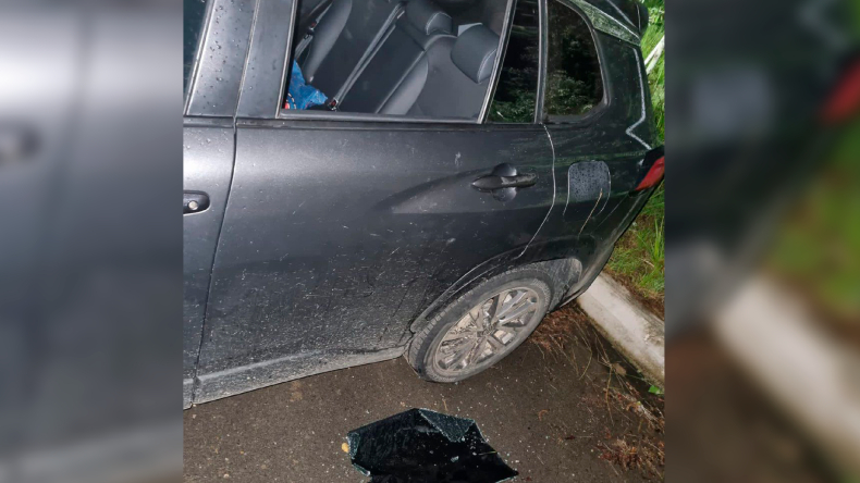 Pese a la presencia de seguridad en el Parque Deportivo, vehículo fue blanco de ladrones Pese a la presencia de seguridad en el Parque Deportivo, vehículo fue blanco de ladrones