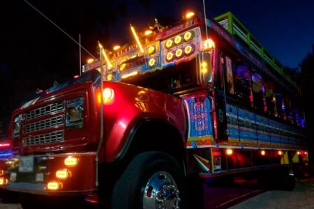 Prohíben menores de edad en ‘chivas rumberas’ Prohíben menores de edad en ‘chivas rumberas’