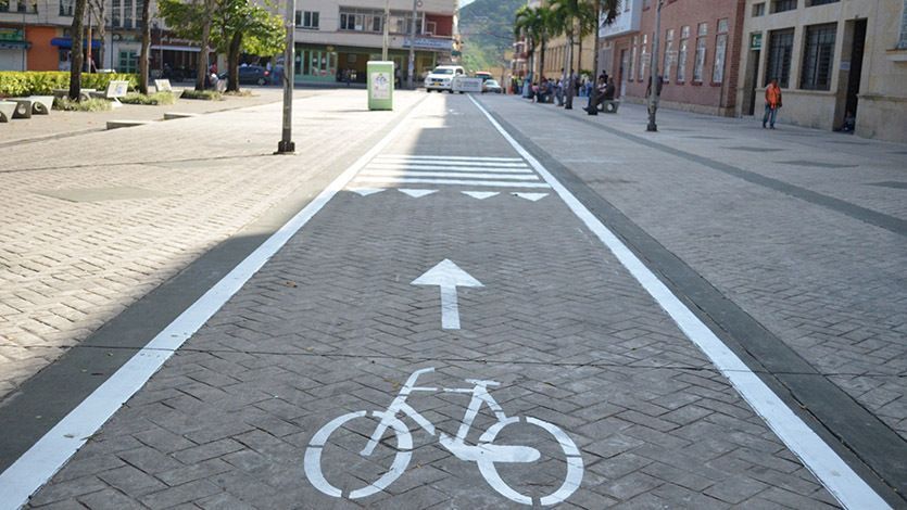Comenzó la demarcación del bicicarril que atraviesa Ibagué Comenzó la demarcación del bicicarril que atraviesa Ibagué