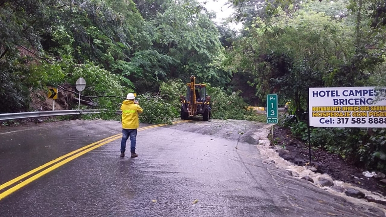 Cierre total temporal de la vía Ibagué – Gualanday por dos deslizamientos de tierra Cierre total temporal de la vía Ibagué – Gualanday por dos deslizamientos de tierra