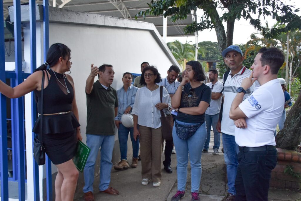 Delegada de Ministerio de Educación visitó las retrasadas obras de los colegios de Ibagué Delegada de Ministerio de Educación visitó las retrasadas obras de los colegios de Ibagué