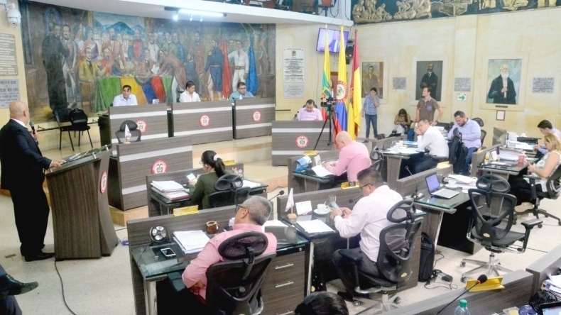 Concejo aprobó el presupuesto y dio amplias facultades al Alcalde para contratar sin su aprobación Concejo aprobó el presupuesto y dio amplias facultades al Alcalde para contratar sin su aprobación