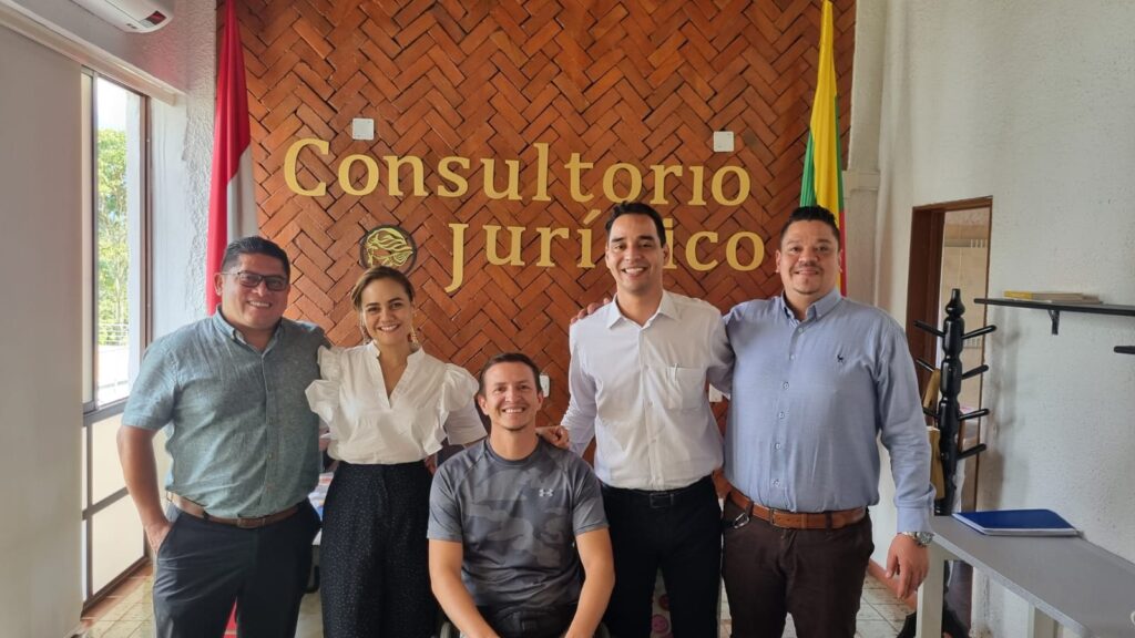 44 estudiantes y seis docentes de la UT brindan asesoría legal a personas de escasos recursos del Tolima 44 estudiantes y seis docentes de la UT brindan asesoría legal a personas de escasos recursos del Tolima