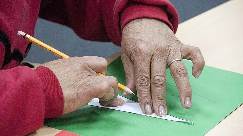 Siga estas recomendaciones para estimular a los adultos mayores con Alzheimer durante el aislamiento Siga estas recomendaciones para estimular a los adultos mayores con Alzheimer durante el aislamiento