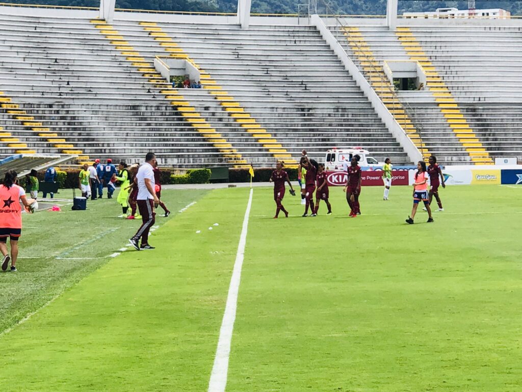 Las futbolistas profesionales del Deportes Tolima reclaman acompañamiento de la afición Las futbolistas profesionales del Deportes Tolima reclaman acompañamiento de la afición