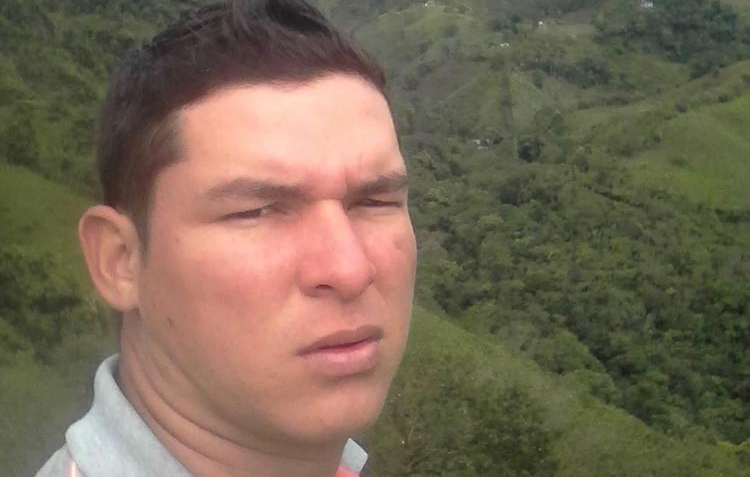 Se entregó Daniel Felipe Cadena, condenado por el caso de los ‘piques ilegales’ en el Aeropuerto Perales Se entregó Daniel Felipe Cadena, condenado por el caso de los ‘piques ilegales’ en el Aeropuerto Perales