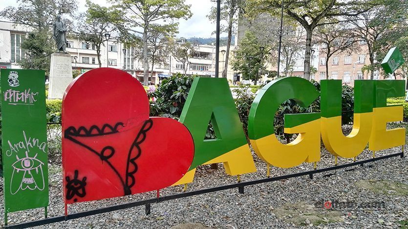 ¡Inaceptable! Rayaron el letrero de «Yo amo a Ibagué» ubicado en la plaza de Bolívar ¡Inaceptable! Rayaron el letrero de «Yo amo a Ibagué» ubicado en la plaza de Bolívar