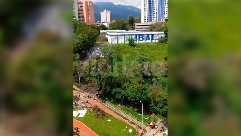 Operarios trabajan para evitar otro deslizamiento que podría poner en riesgo el tanque del IBAL en Piedra Pintada Operarios trabajan para evitar otro deslizamiento que podría poner en riesgo el tanque del IBAL en Piedra Pintada