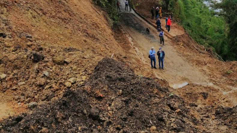Más de 10 deslizamientos tienen incomunicados a Herveo con el departamento de Caldas