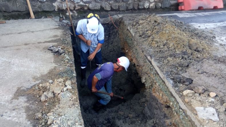 Daño de la red matriz del Ibal dejó sin agua a la zona de la calle 60 Daño de la red matriz del Ibal dejó sin agua a la zona de la calle 60