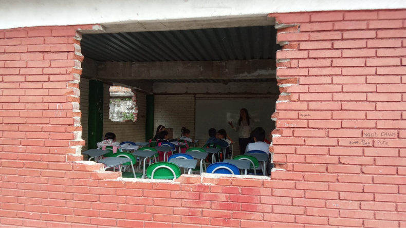 Estudiantes de la I.E. Ricaurte buscan sitios en arrendamiento para recibir clases Estudiantes de la I.E. Ricaurte buscan sitios en arrendamiento para recibir clases
