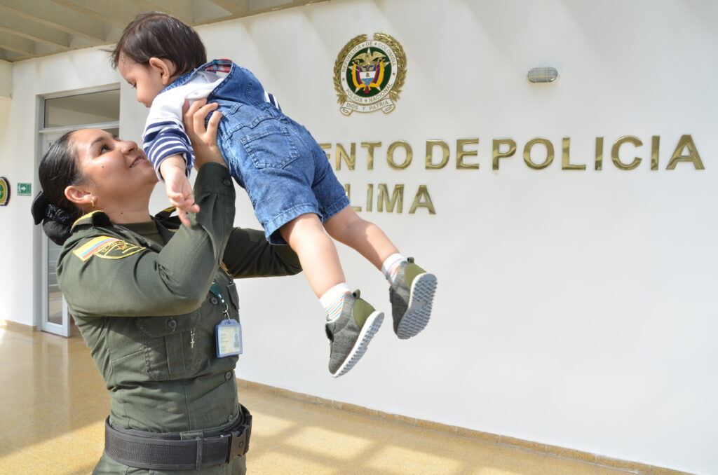 Ser madre soltera no le impidió a Estefany Forero continuar con su sueño de ser Policía Ser madre soltera no le impidió a Estefany Forero continuar con su sueño de ser Policía