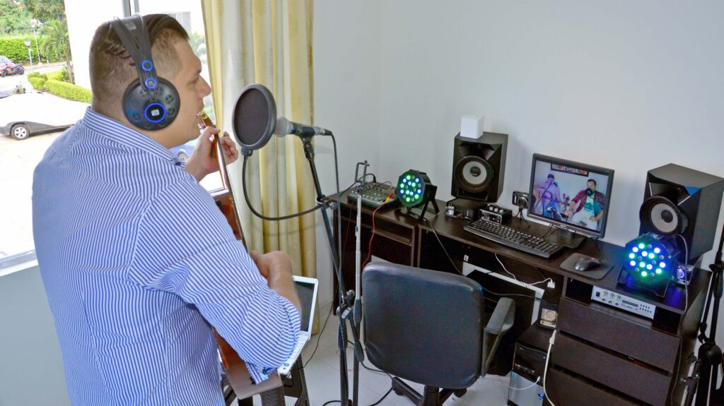 Serenatas virtuales en medio de la cuarentena Serenatas virtuales en medio de la cuarentena