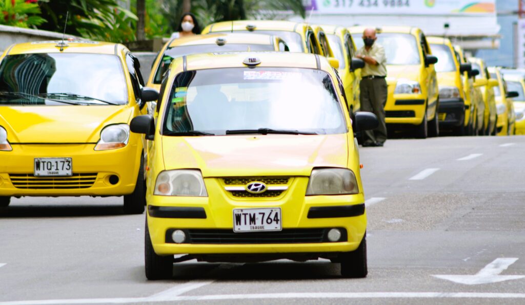 Anuncian que al menos 500 taxistas saldrán a bloquear las principales glorietas de la ciudad Anuncian que al menos 500 taxistas saldrán a bloquear las principales glorietas de la ciudad