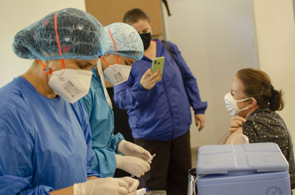 Tolima adelantará plan piloto de tercera etapa de vacunación contra COVID-19 Tolima adelantará plan piloto de tercera etapa de vacunación contra COVID-19