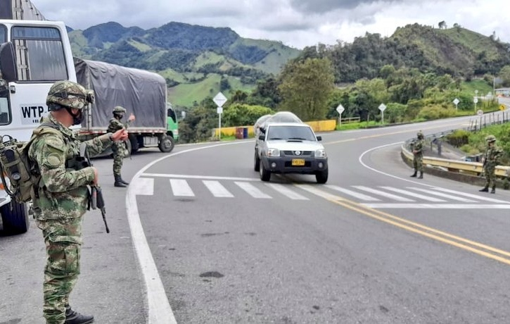 Más de 800 hombres del Ejército están en las vías del Tolima evitando bloqueos y previniendo desabastecimientos Más de 800 hombres del Ejército están en las vías del Tolima evitando bloqueos y previniendo desabastecimientos